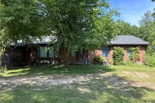 7176 Hunter Dr, Medina, OH 44215 - Photo 2