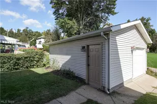 201 N 7th St, Martins Ferry, OH 43935 - Photo 16