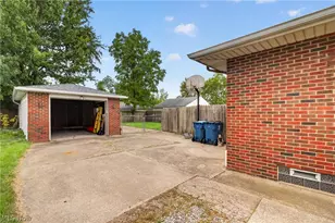 1327 W 26th St, Lorain, OH 44052 - Photo 8