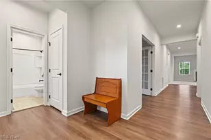 830 Sunrise Cir, Aurora, OH 44202 - Photo 2