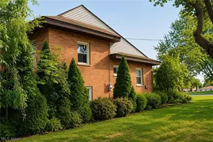 556 Clark Dr, Tallmadge, OH 44278 - Photo 2