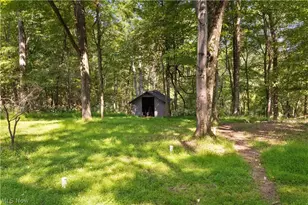 206 Deepwoods Ln, Weirton, WV 26062 - Photo 6