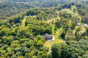 206 Deepwoods Ln, Weirton, WV 26062 - Photo 4