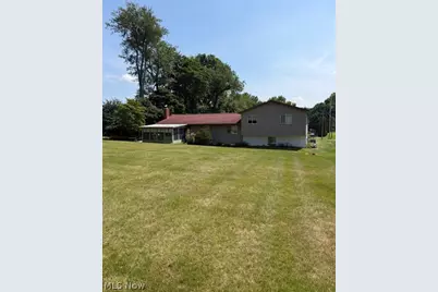 9011 Lost Trail Avenue NE, Canton, OH 44721 - Photo 4