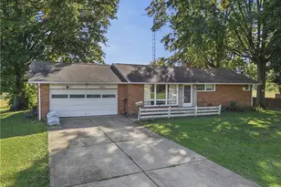 7660 Brookview St, Louisville, OH 44641 - Photo 2