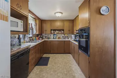 7660 Brookview Street, Louisville, OH 44641 - Photo 32