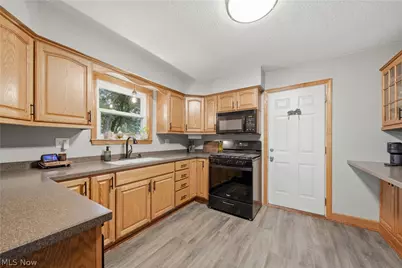 8008 Garnet Avenue NE, Canton, OH 44721 - Photo 12