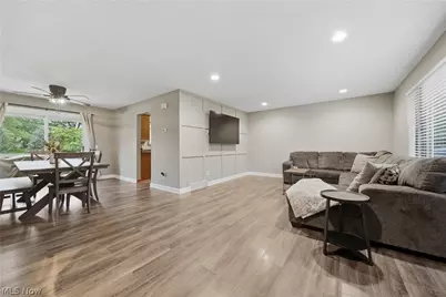 8008 Garnet Avenue NE, Canton, OH 44721 - Photo 4