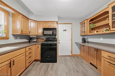 8008 Garnet Avenue NE, Canton, OH 44721 - Photo 14