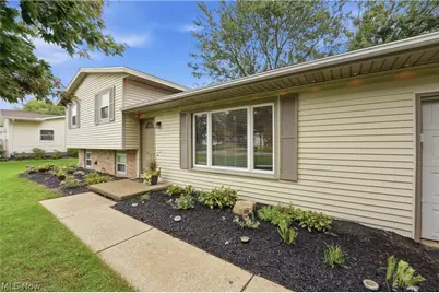 8008 Garnet Avenue NE, Canton, OH 44721 - Photo 2