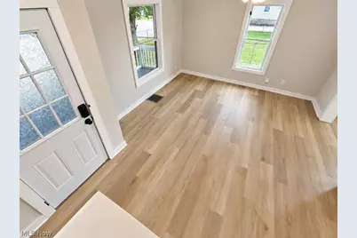402 Hall Avenue, Barberton, OH 44203 - Photo 2