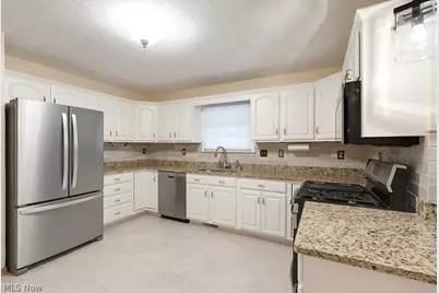 976 Rosemarie Circle, Wadsworth, OH 44281 - Photo 16
