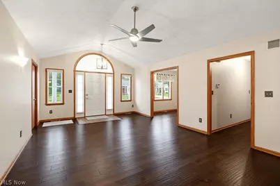 976 Rosemarie Circle, Wadsworth, OH 44281 - Photo 4