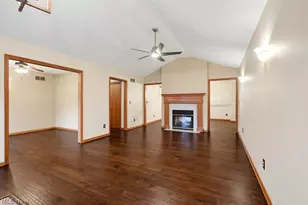 976 Rosemarie Cir, Wadsworth, OH 44281 - Photo 6