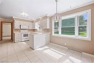 1889 Lancaster Drive, Youngstown, OH 44511 - Photo 6