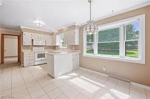 1889 Lancaster Dr, Youngstown, OH 44511 - Photo 6