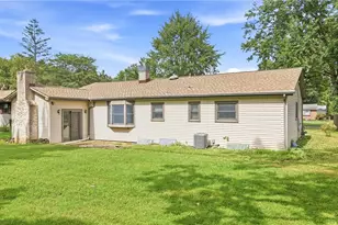 1889 Lancaster Dr, Youngstown, OH 44511 - Photo 2