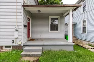 327 Schrock Pl SW, Canton, OH 44647 - Photo 2