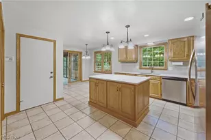 2500 Treetop Cir NE, Canton, OH 44705 - Photo 10