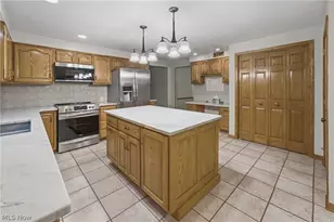 2500 Treetop Cir NE, Canton, OH 44705 - Photo 12
