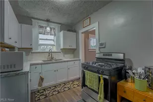 1215 Bellflower Ave SW, Canton, OH 44710 - Photo 8