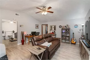 4214 Meadow Ln, Lorain, OH 44055 - Photo 4
