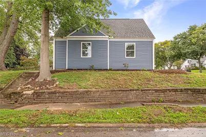 137 E Rosewood Avenue, Akron, OH 44301 - Photo 2