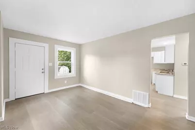 137 E Rosewood Avenue, Akron, OH 44301 - Photo 12