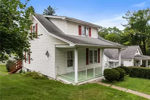 210 Maple Ave, St Clairsville, OH 43950 - Photo 2