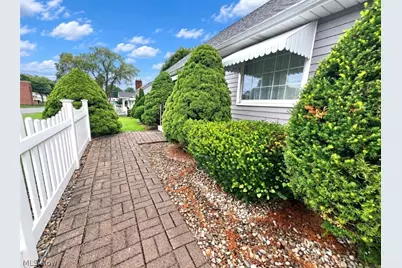 2520 Clarendon Avenue NW, Canton, OH 44708 - Photo 2