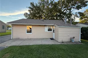 7421 Sierra Madre Trail, Youngstown, OH 44512 - Photo 2