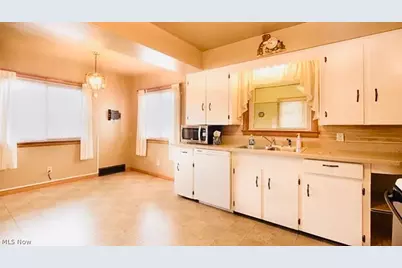 2176 10th Street SW, Akron, OH 44314 - Photo 8