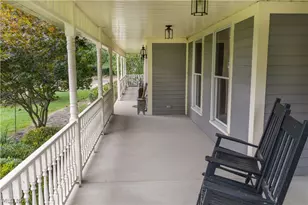 552 Springwood Cir SW, New Philadelphia, OH 44663 - Photo 2