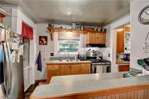 215 Dover Rd NE, Sugarcreek, OH 44681 - Photo 6