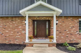 1424 Stonington Rd NW, North Canton, OH 44720 - Photo 2
