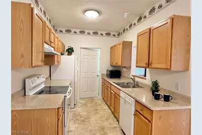 566 Parkside Lane, Tallmadge, OH 44278 - Photo 4