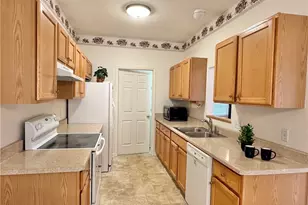 566 Parkside Ln, Tallmadge, OH 44278 - Photo 4