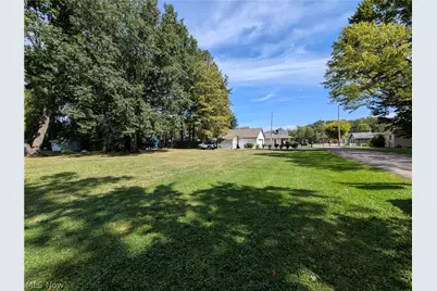 17512 Lundys Lane, Lake Milton, OH 44429 - Photo 10
