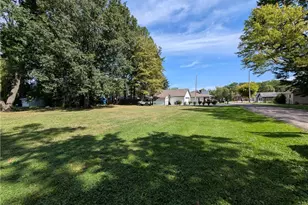 17512 Lundys Ln, Lake Milton, OH 44429 - Photo 10