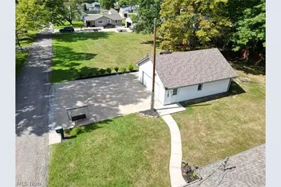 17512 Lundys Lane, Lake Milton, OH 44429 - Photo 8