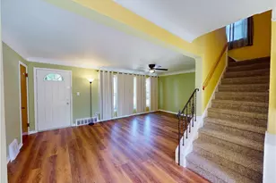 390 E 307th St, Willowick, OH 44095 - Photo 8