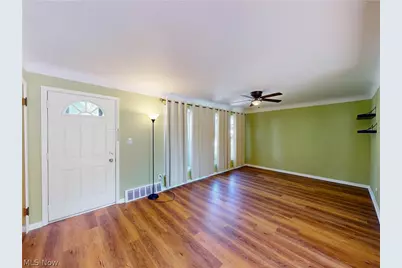 390 E 307th Street, Willowick, OH 44095 - Photo 4