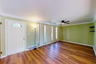 390 E 307th St, Willowick, OH 44095 - Photo 4