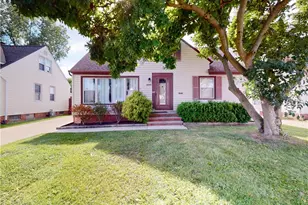 390 E 307th St, Willowick, OH 44095 - Photo 2