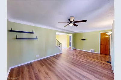 390 E 307th Street, Willowick, OH 44095 - Photo 6