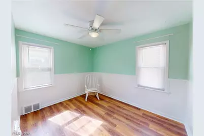 390 E 307th Street, Willowick, OH 44095 - Photo 16