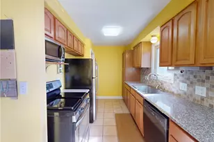 390 E 307th St, Willowick, OH 44095 - Photo 10