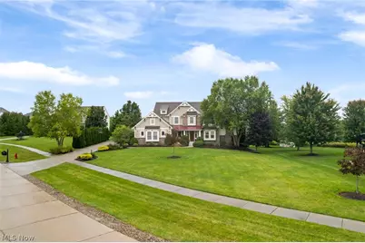 727 Walden Reserve Boulevard, Hinckley, OH 44233 - Photo 2