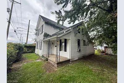 316 Young Avenue NE, Canton, OH 44704 - Photo 2