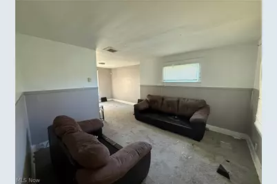 7908 Vineyard Avenue, Loveland, OH 44105 - Photo 2